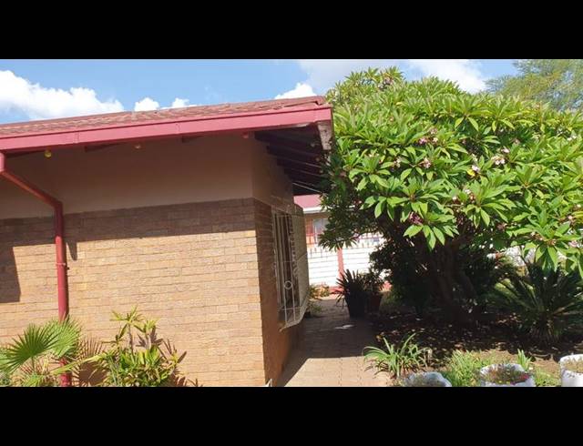 4 BEDROOM HOUSE FOR SALE IN PRETORIA WEST